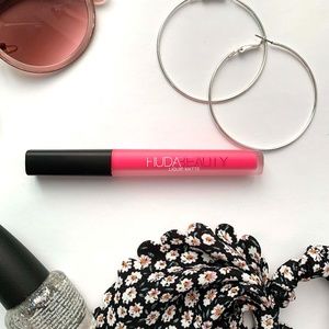 HUDA Beauty Liquid Matte Lipstick | Video Star